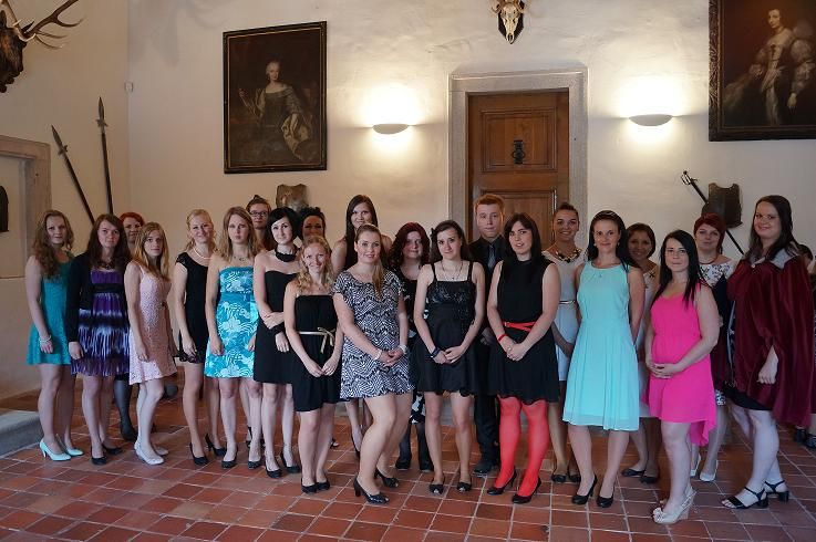 obrázek: Noví absolventi oboru sociální péče převzali na Roštejně diplomy