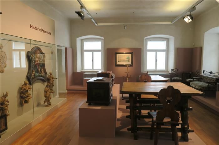 Pacovské muzeum: Historie, motocykly a umění v zámku