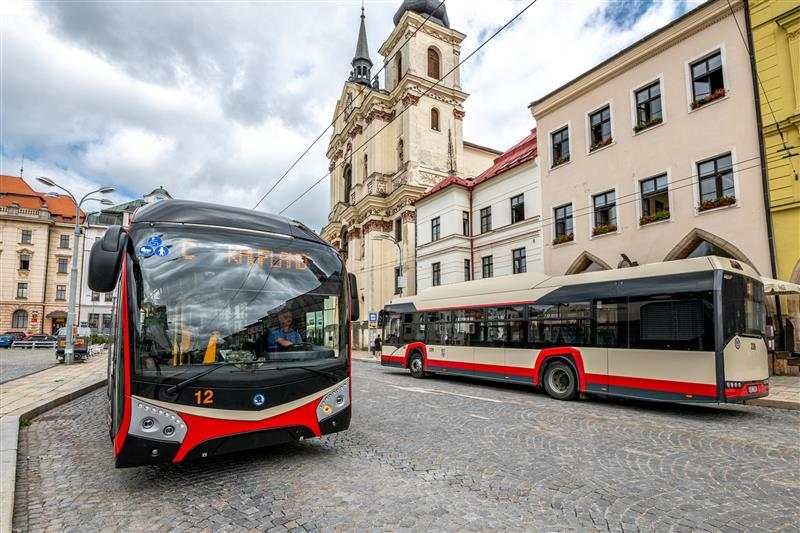Trolejbusem v Jihlavě 30 vteřin, pěšky 1,5 minuty mezi zastávkami