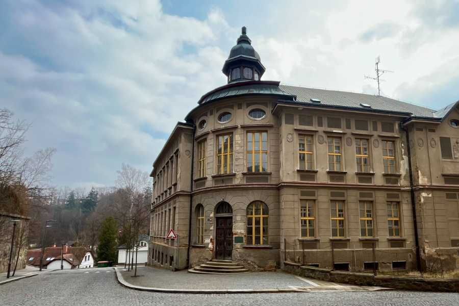 Nové sídlo charity v Havlíčkově Brodě: Rekonstrukce bývalé akademie v plném proudu