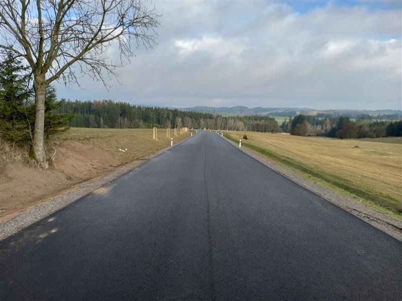 Mezi Petrovicemi a Hlinným je nová bezpečná spojnice