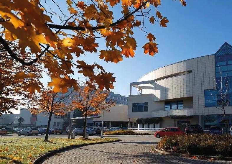 Jihlava staví nový onkologický pavilon a parkovací dům za 300 milionů Kč