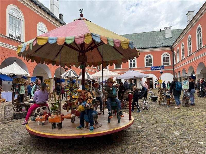Hračkobraní: Výstava Schowanek oživuje historii dřevěných hraček