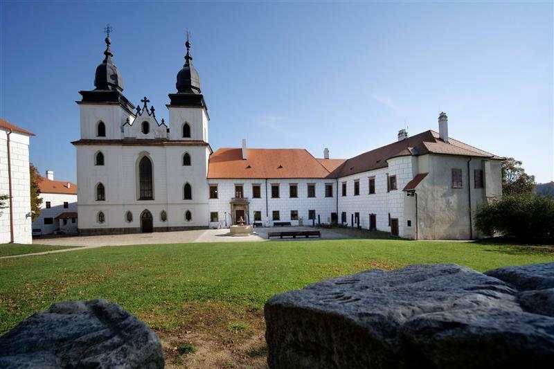 Podzimní cyklus přednášek v Třebíči: Od dolování po izraelské vykopávky