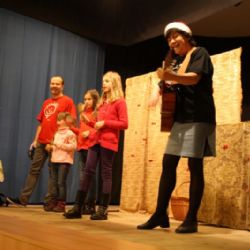 Advent začal v Jaroměřicích nad Rokytnou rozsvícením vánočního stromu