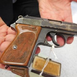 Během zbraňové amnestie na Vysočině odevzdali lidé na tři stovky zbraní