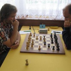 Boje šachistů v Brodě v plném proudu