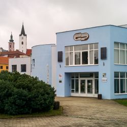 Čtvrté třídy Základní školy Pacov se budou učit v budově gymnázia