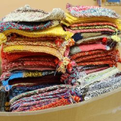 Deky vyrobené v jihlavské nemocnici zahřejí děti v Africe