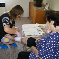 Díky charitní ošetřovatelské službě mohou být nemocní na Jihlavsku doma