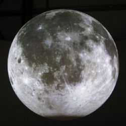 Díky projekční kouli lze v Třebíči navštívit různé měsíce sluneční soustavy