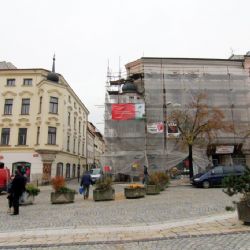 Dům na Masarykově náměstí v Jihlavě na zimu v novém kabátě