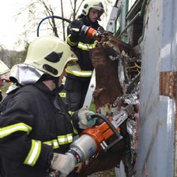 Hasiči v Brodě cvičili na starém vagónu