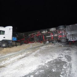 Havárie v noci uzavřela silnici na Jihlavsku