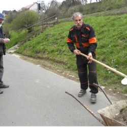Jarní úklid v Rozsochatci