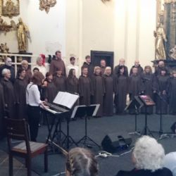 Jasoň zpíval před zaplněným kostelem sv. Rodiny v Brodě