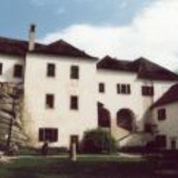 Jen tak tak na hradě Roštejn