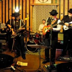 Karel na nákupech a Gamba blues band v jihlavském klubu Ježek