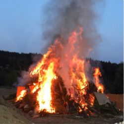 Každoroční klání čarodějnic v Rozsochatci