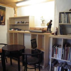 Knihy ve Štáflově chalupě se vrátily do polic