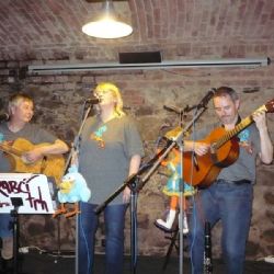 Koncert skupiny Vrabčí trh v Brodě