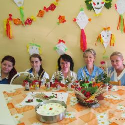 Mezinárodní den seniorů v brodské nemocnici ozdobili skřítci a draci