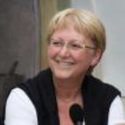 Milena Štráfeldová bude na LŽS 2015 vyvracať české národné mýty