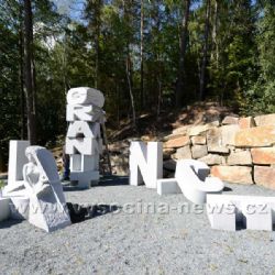 Monument Nomen Omen mezi Lipnicí a Dolním Městem