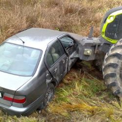 Na Třebíčsku se střetl traktor s osobním vozem