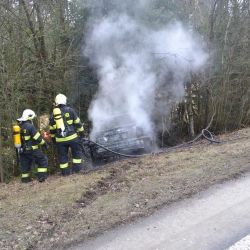 Na Vysočině v neděli hořela auta