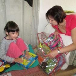 Nevidí, přesto s dětmi tábořila