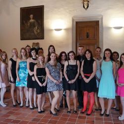 Noví absolventi oboru sociální péče převzali na Roštejně diplomy