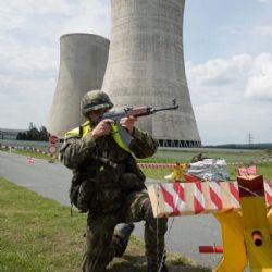 Okolí Jaderné elektrárny Dukovany obsadila armáda