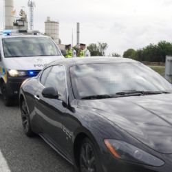 Opilý řidič, který ujel od dopravní nehody, v rukou policistů