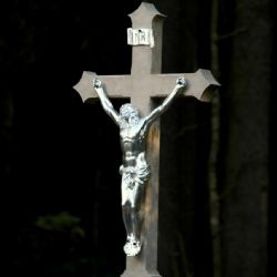 Opravenému křížku u Popic chybí minulost