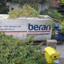 Ořechy až před dům nákladním autem, v Brodě není problém