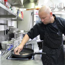 Padesát hus, sto padesát kachen, tři sta kilo žeber. A co si dáte vy?