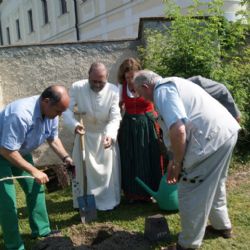 Pavel Valíček zasadil s Wolfgangem Sobotkou strom přátelství