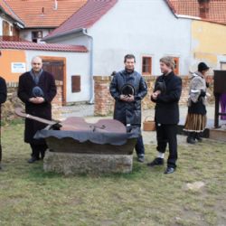 Pohřbívání basy a masopustní veselí v Jaroměřicích nad Rokytnou