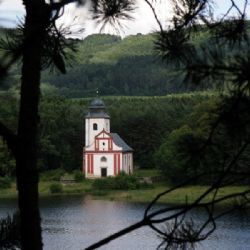 Pomozte Spolku Přátelé Zahrádky zachránit interiér kostela v Zahrádce