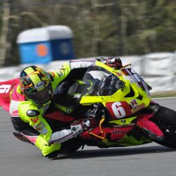 Prášek na prvních závodech zlatý a stříbrný