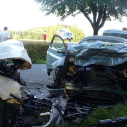 Při střetu dvou aut u Jiřic zahynuli oba řidiči