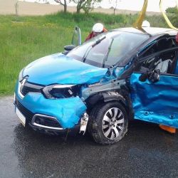 S vozem skončila řidička na Třebíčsku v rybníce