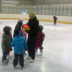Školička bruslení v Ledči nad Sázavou slaví čtvrtý rok existence