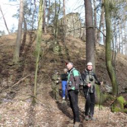 Sluníčko provázelo turisty na Dalešické přehradě