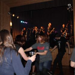 Šprýmovačka roztančila Novou Ves