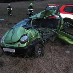 Srážka osobního auta s rychlíkem na přejezdu ve Dvorcích na Jihlavsku