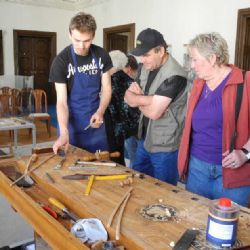 Studenti restaurují ve Velkém Meziříčí předměty ze sbírek muzea