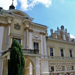 Světelský zámek se opět proměnil, vrátil se na něj erb Salm-Reifferscheidtů