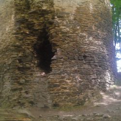 Tajemství chřenovického hrádku: kdo v něm schoval tajemný poklad?